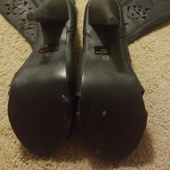 Boots - Picture 4 of 4